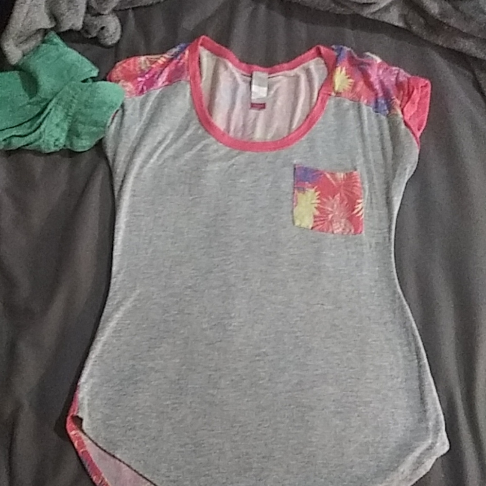 Multicolored pineapple tee